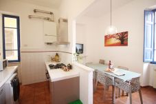 Appartamento a Roma - Walk to the Colosseum from your Family Apt 