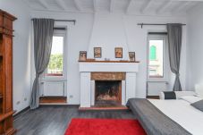 Studio a Roma -  Gorgeous Trastevere Loft On The River