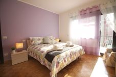 Appartamento a Roma - Eur Bright Spacious Apartment with balconies and parking only for small cars