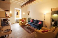 Apartment in Rome - The Trevi Fountain and Spanish Steps Experience