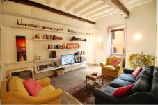 Apartment in Rome - The Trevi Fountain and Spanish Steps Experience