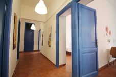 Apartment in Rome - Walk to the Colosseum from your Family Apt 