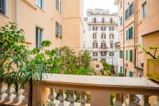 Apartment in Rome - Colosseum Classy Roman Home