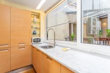 Apartment in Rome - Artistic 3-BDR Gem: Steps from Pantheon & Piazza Navona